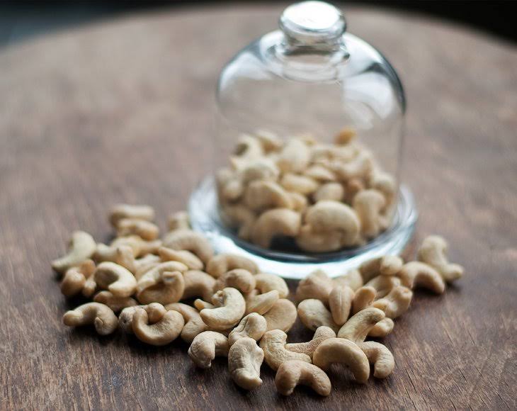 Whole Raw Cashews N153
