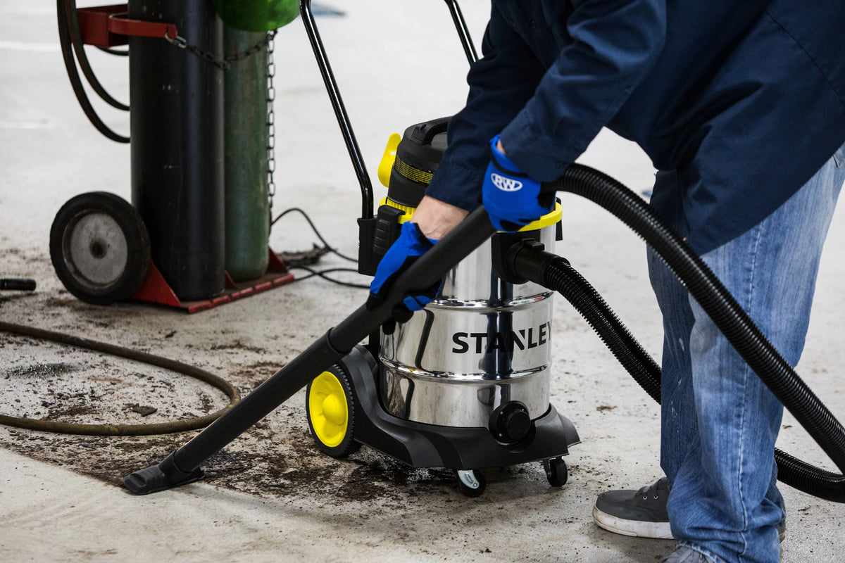 8 gal Stainless Steel Wet Dry Vacuum with Hose and Tool Storage A810
