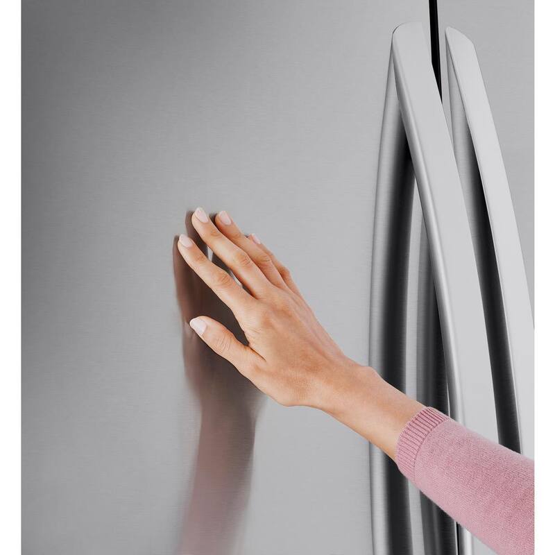 French Door Refrigerator with Dual Ice Makers Q820468