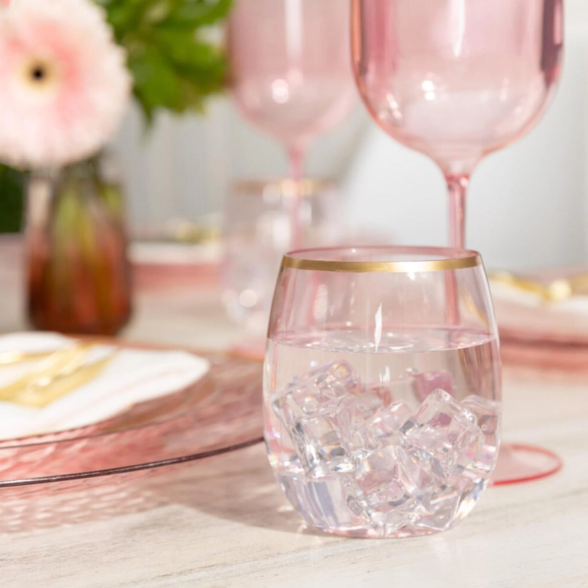 12 oz Pink Plastic Stemless Wine Glasses with Gold Rim Q96897